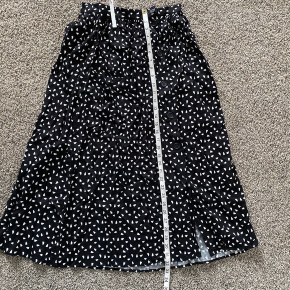 ASOS DESIGN button front midi skirt with pockets in mono print - Size 6 - Picture 7 of 7